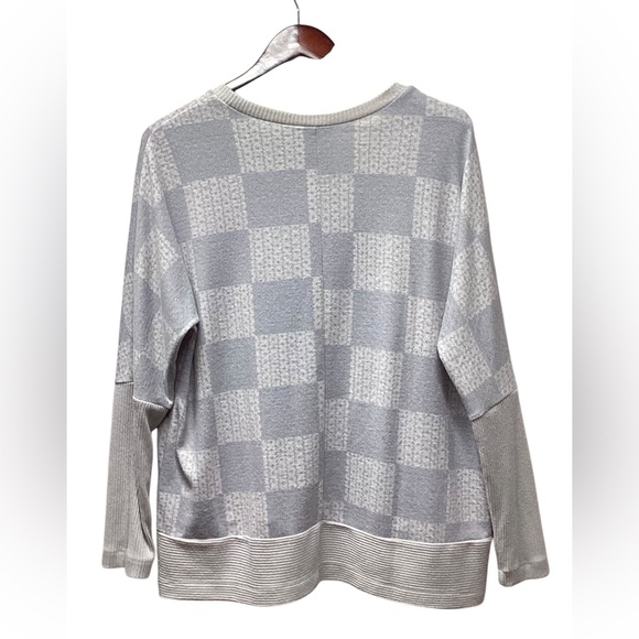 LulaRoe Tammy Top. Gray block pattern. Size Large - Picture 3 of 12